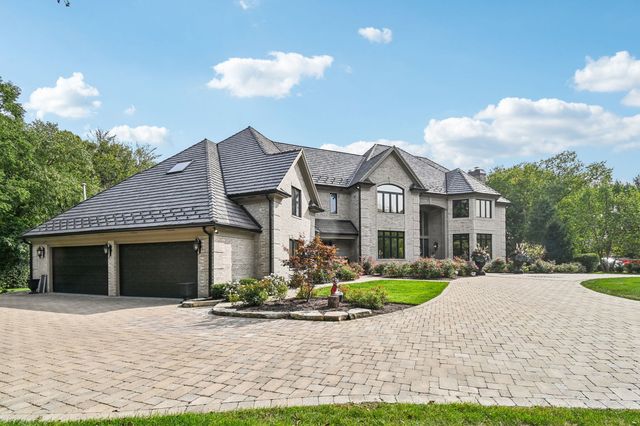 3001 Glen Eagles Court, St. Charles, IL 60174