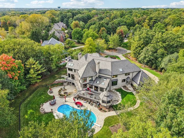 3001 Glen Eagles Court, St. Charles, IL 60174