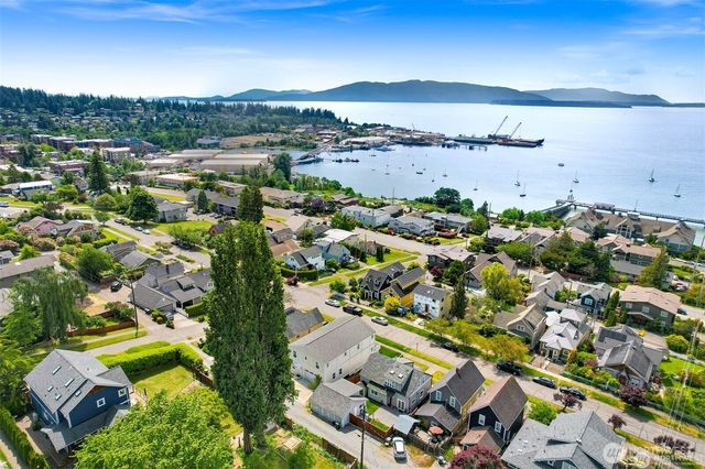 809 12th Street, Bellingham, WA 98225
