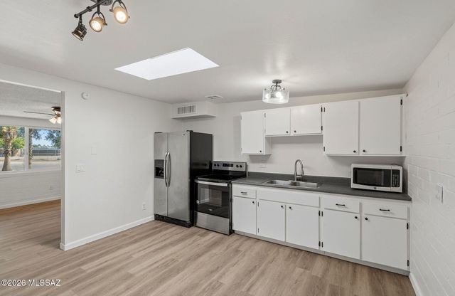 1528 W Knox Street, Tucson, AZ 85705