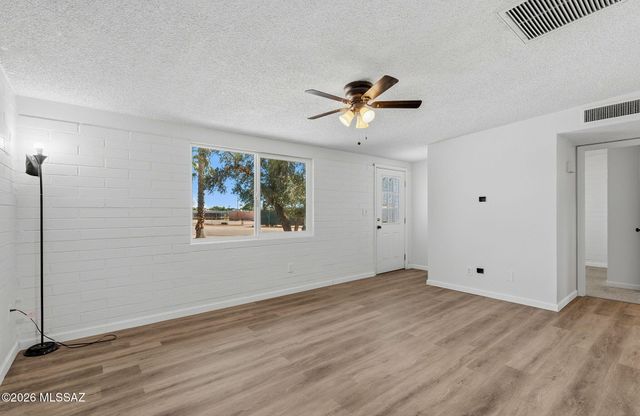 1528 W Knox Street, Tucson, AZ 85705