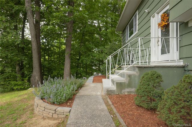 11 Guterl Terrace, Pearl River, NY 10965