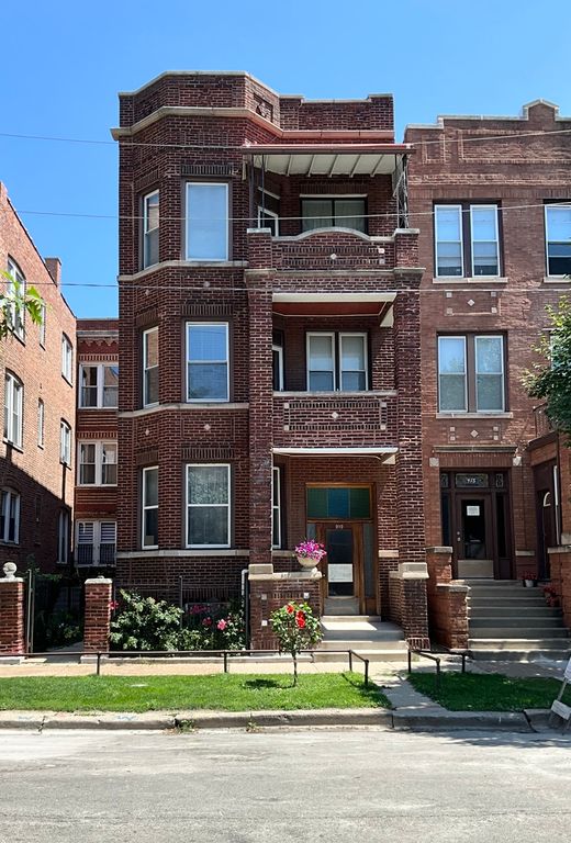 919 N Leavitt Street 1F, Chicago, IL 60622