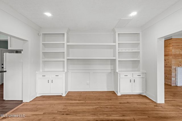 4098 Pine Hill Drive, Jackson, MS 39206