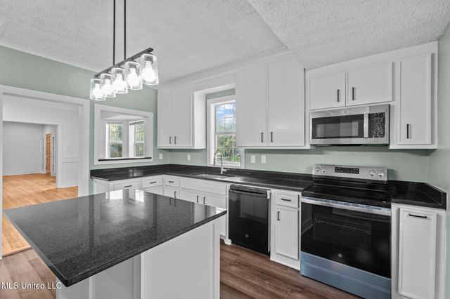 4098 Pine Hill Drive, Jackson, MS 39206