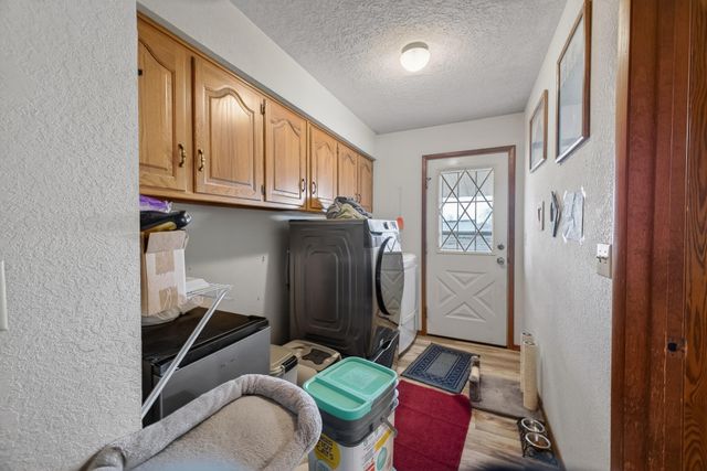 206 Meadowmere Court, Lebanon, MO 65536