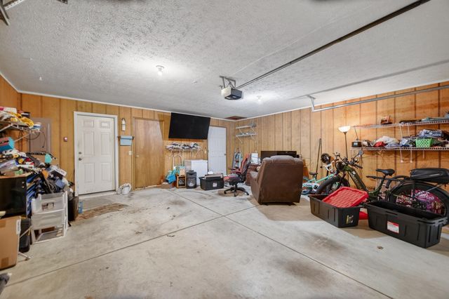 206 Meadowmere Court, Lebanon, MO 65536