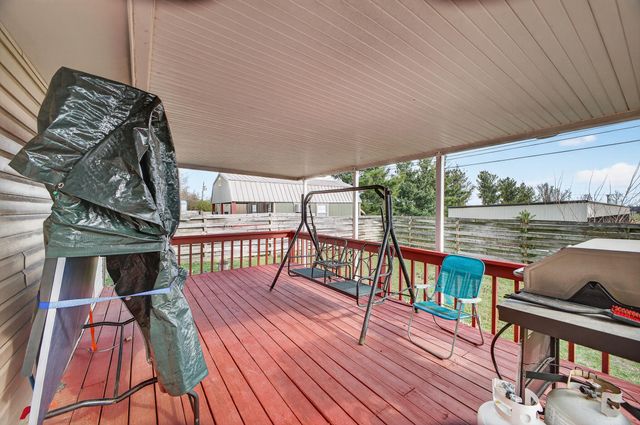 206 Meadowmere Court, Lebanon, MO 65536