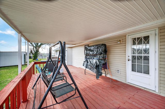 206 Meadowmere Court, Lebanon, MO 65536