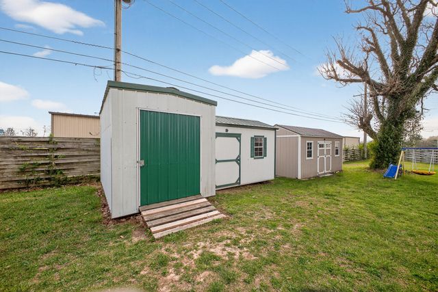 206 Meadowmere Court, Lebanon, MO 65536