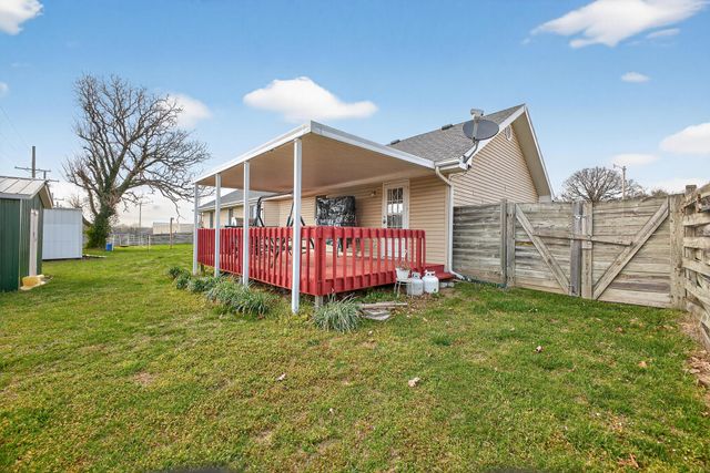 206 Meadowmere Court, Lebanon, MO 65536