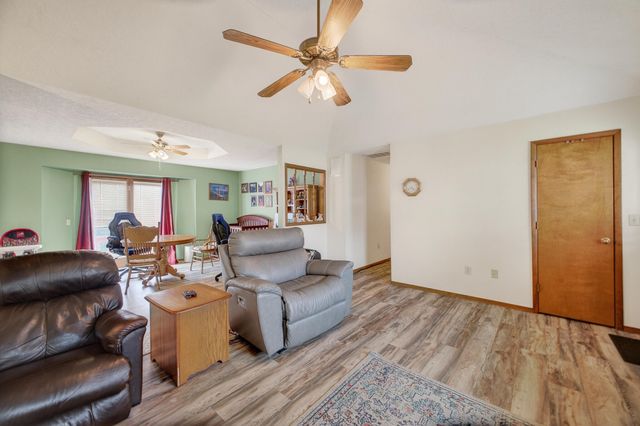 206 Meadowmere Court, Lebanon, MO 65536