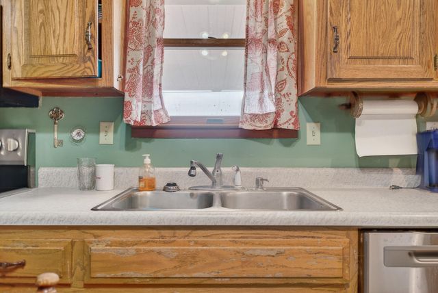 206 Meadowmere Court, Lebanon, MO 65536