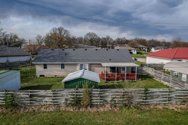 206 Meadowmere Court, Lebanon, MO 65536