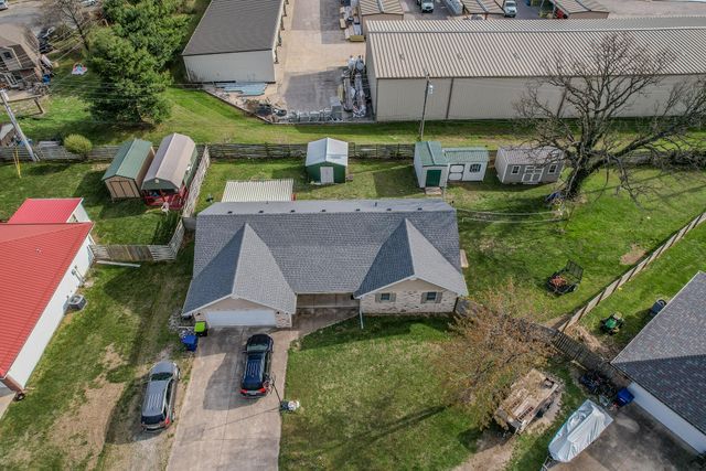 206 Meadowmere Court, Lebanon, MO 65536