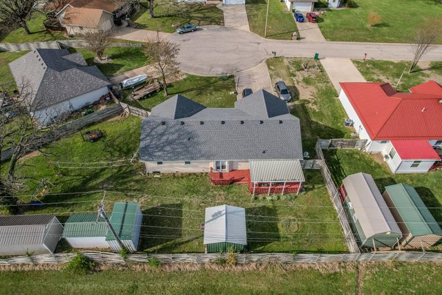 206 Meadowmere Court, Lebanon, MO 65536