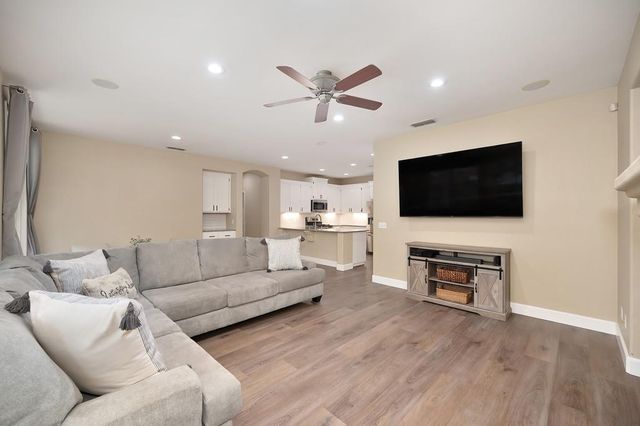 5001 Brabant Way, Elk Grove, CA 95757