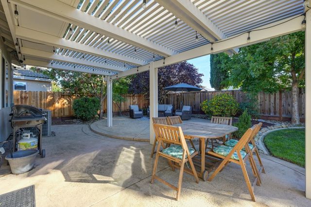 5001 Brabant Way, Elk Grove, CA 95757