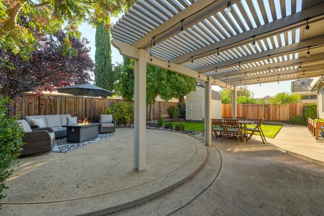 5001 Brabant Way, Elk Grove, CA 95757