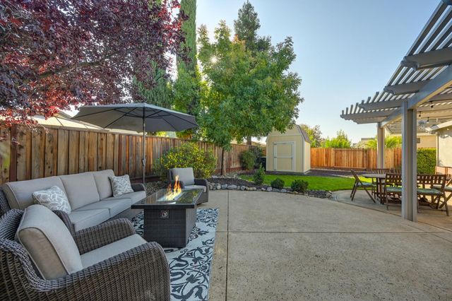 5001 Brabant Way, Elk Grove, CA 95757