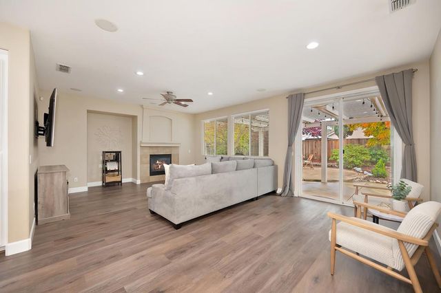 5001 Brabant Way, Elk Grove, CA 95757