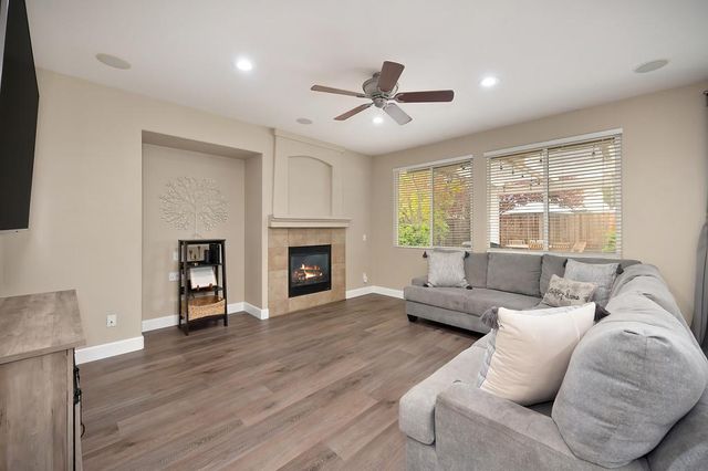 5001 Brabant Way, Elk Grove, CA 95757