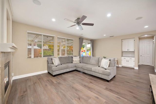 5001 Brabant Way, Elk Grove, CA 95757