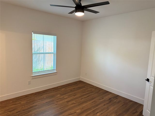 202 Pine Street, Bonham, TX 75418