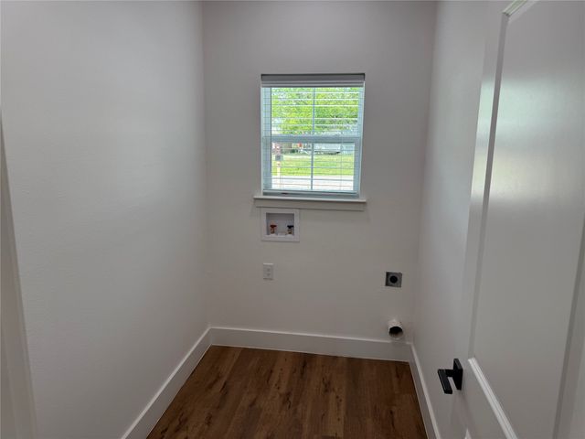 202 Pine Street, Bonham, TX 75418
