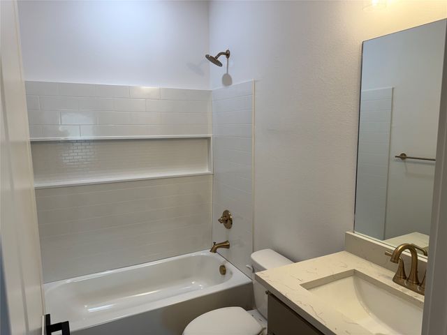 202 Pine Street, Bonham, TX 75418