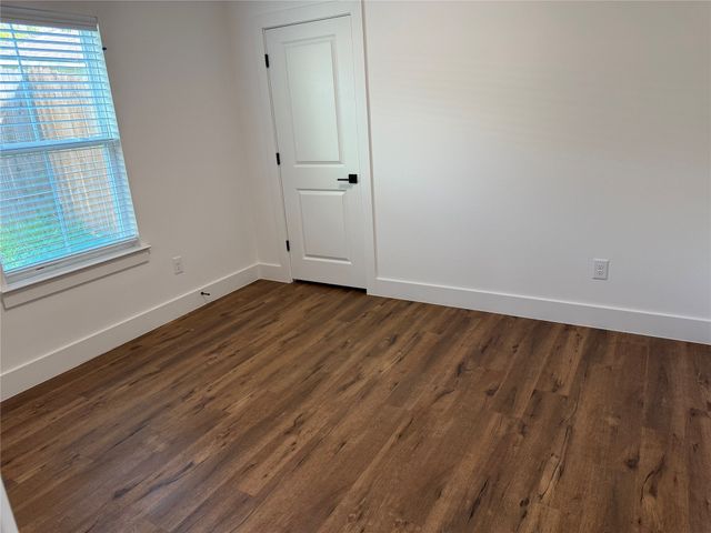 202 Pine Street, Bonham, TX 75418