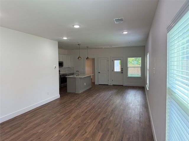 202 Pine Street, Bonham, TX 75418