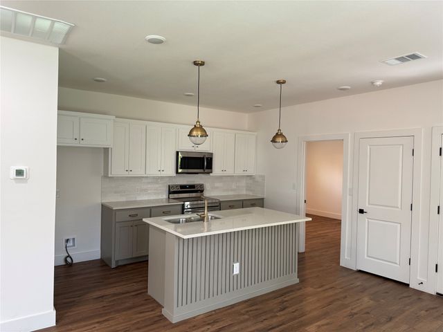 202 Pine Street, Bonham, TX 75418
