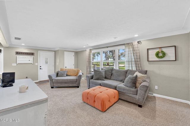 22280 W Hellwig Road, Genoa, OH 43430