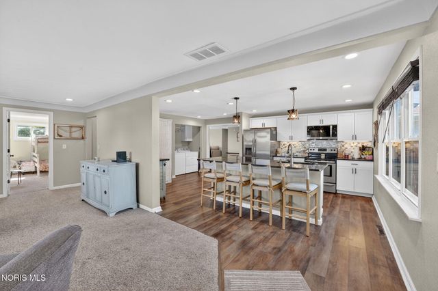22280 W Hellwig Road, Genoa, OH 43430