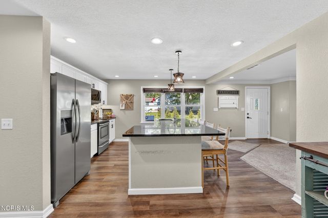 22280 W Hellwig Road, Genoa, OH 43430