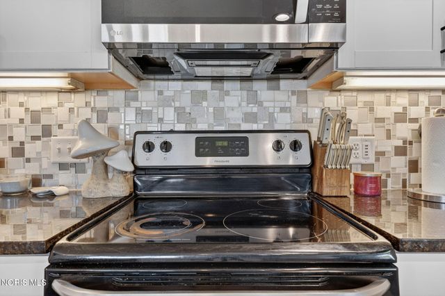 22280 W Hellwig Road, Genoa, OH 43430