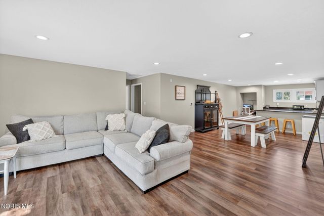 22280 W Hellwig Road, Genoa, OH 43430