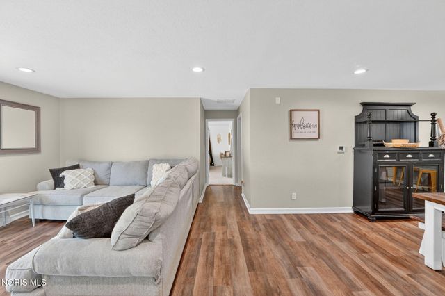 22280 W Hellwig Road, Genoa, OH 43430