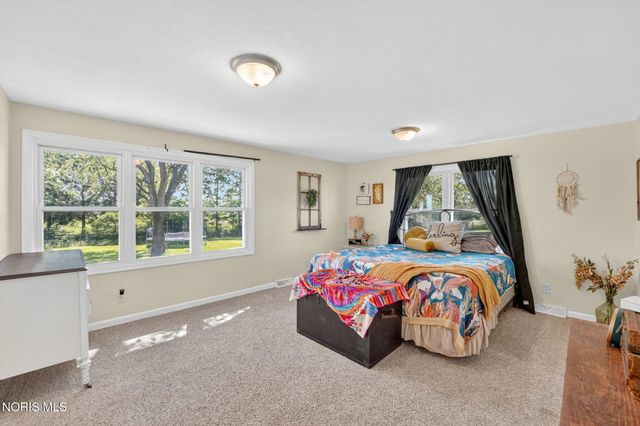 22280 W Hellwig Road, Genoa, OH 43430