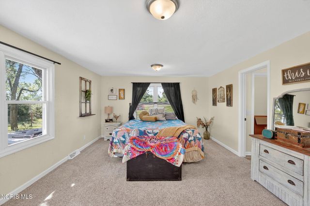 22280 W Hellwig Road, Genoa, OH 43430