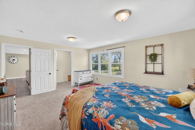 22280 W Hellwig Road, Genoa, OH 43430