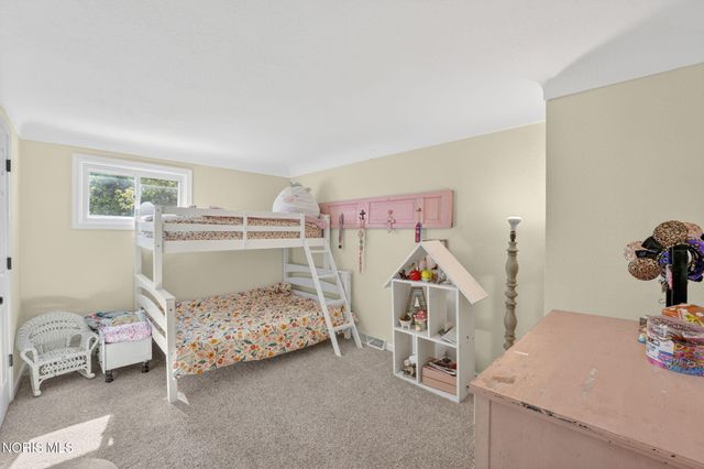 22280 W Hellwig Road, Genoa, OH 43430