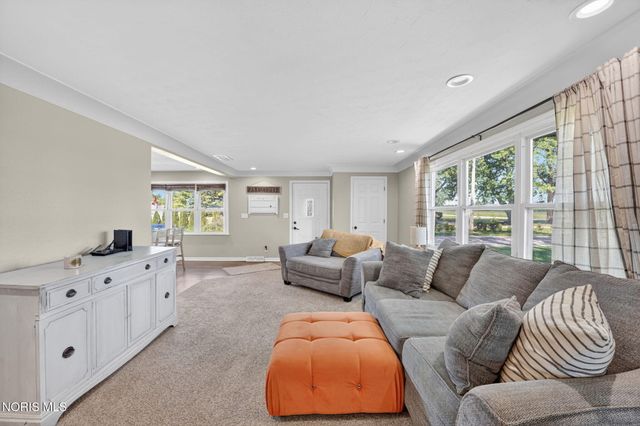 22280 W Hellwig Road, Genoa, OH 43430