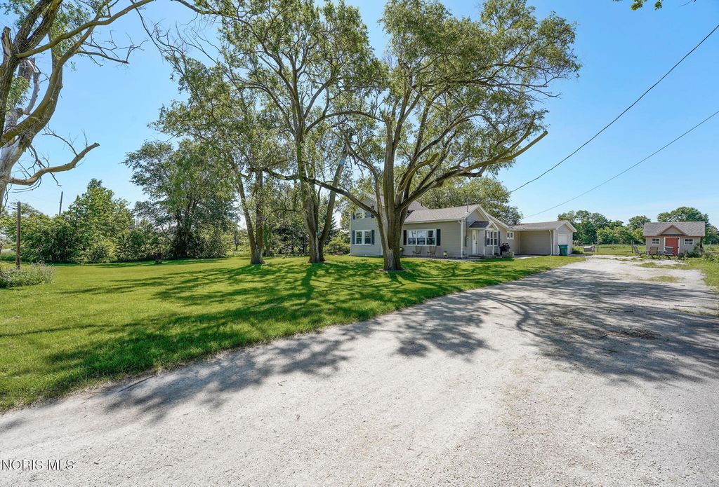22280 W Hellwig Road, Genoa, OH 43430