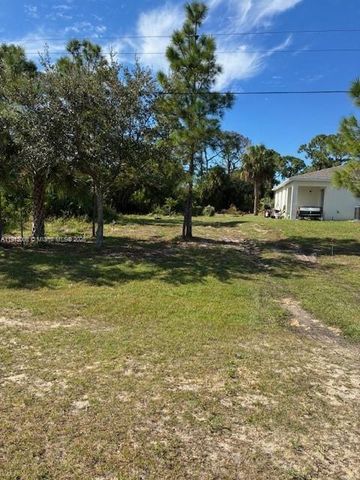 9036 Largo Cir, La Belle, FL 33935