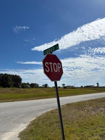 9036 Largo Cir, La Belle, FL 33935