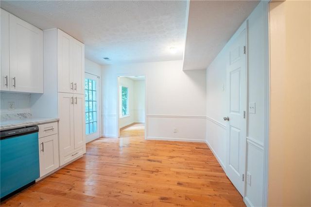 3052 Glynn Mill Drive, Snellville, GA 30039