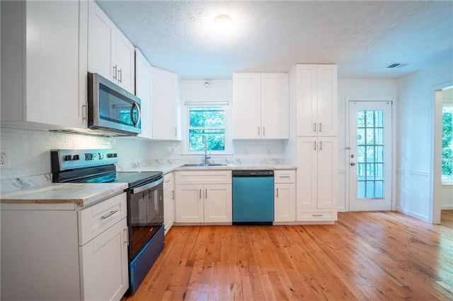 3052 Glynn Mill Drive, Snellville, GA 30039