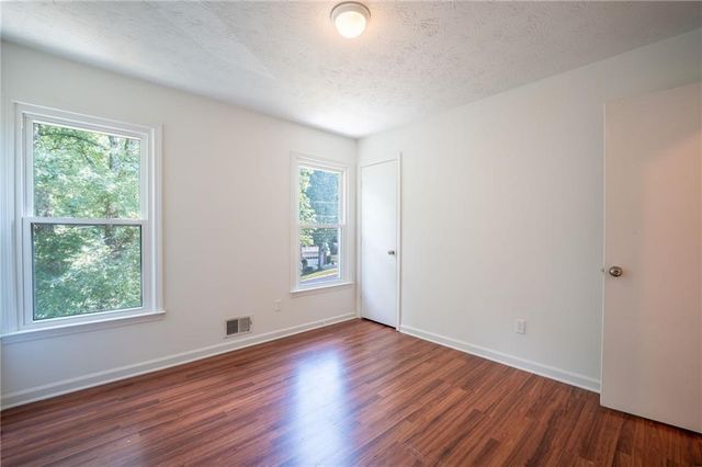 3052 Glynn Mill Drive, Snellville, GA 30039